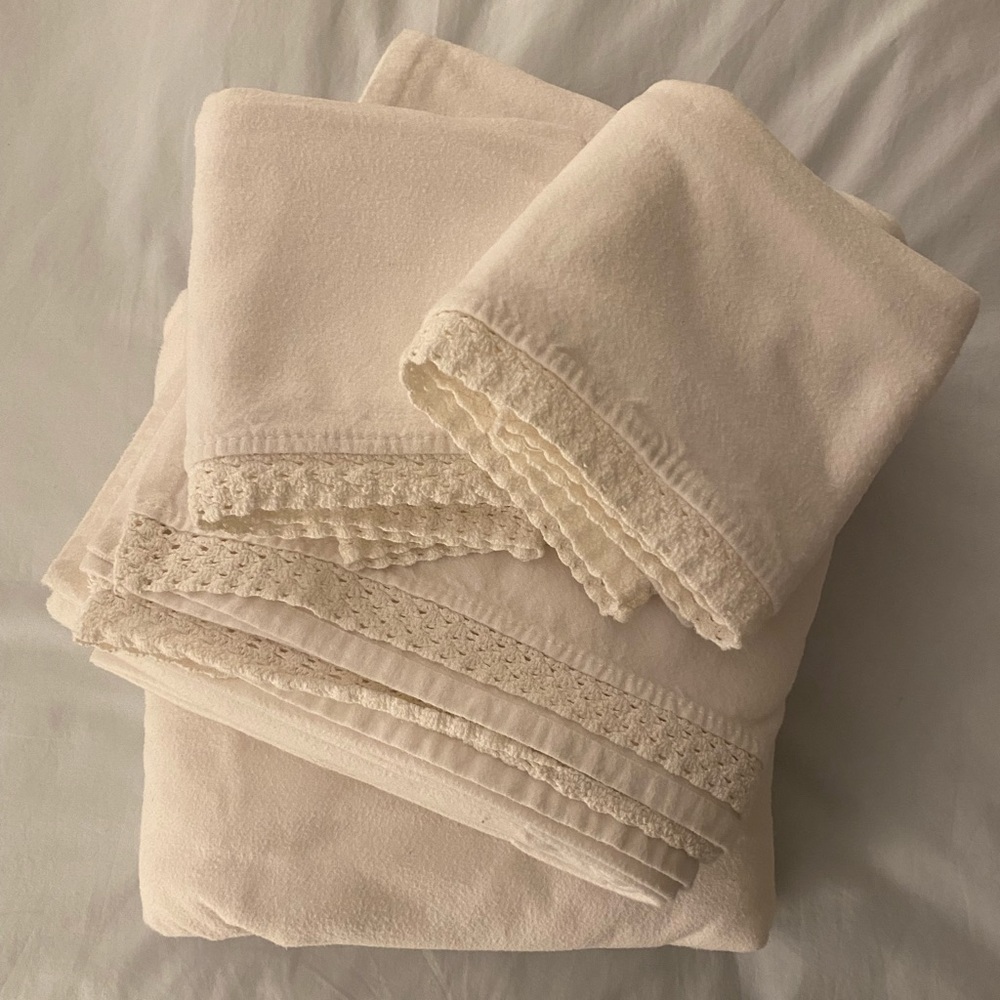 Serena & Lily Flannel Sheets with Crochet Detail - Size Queen